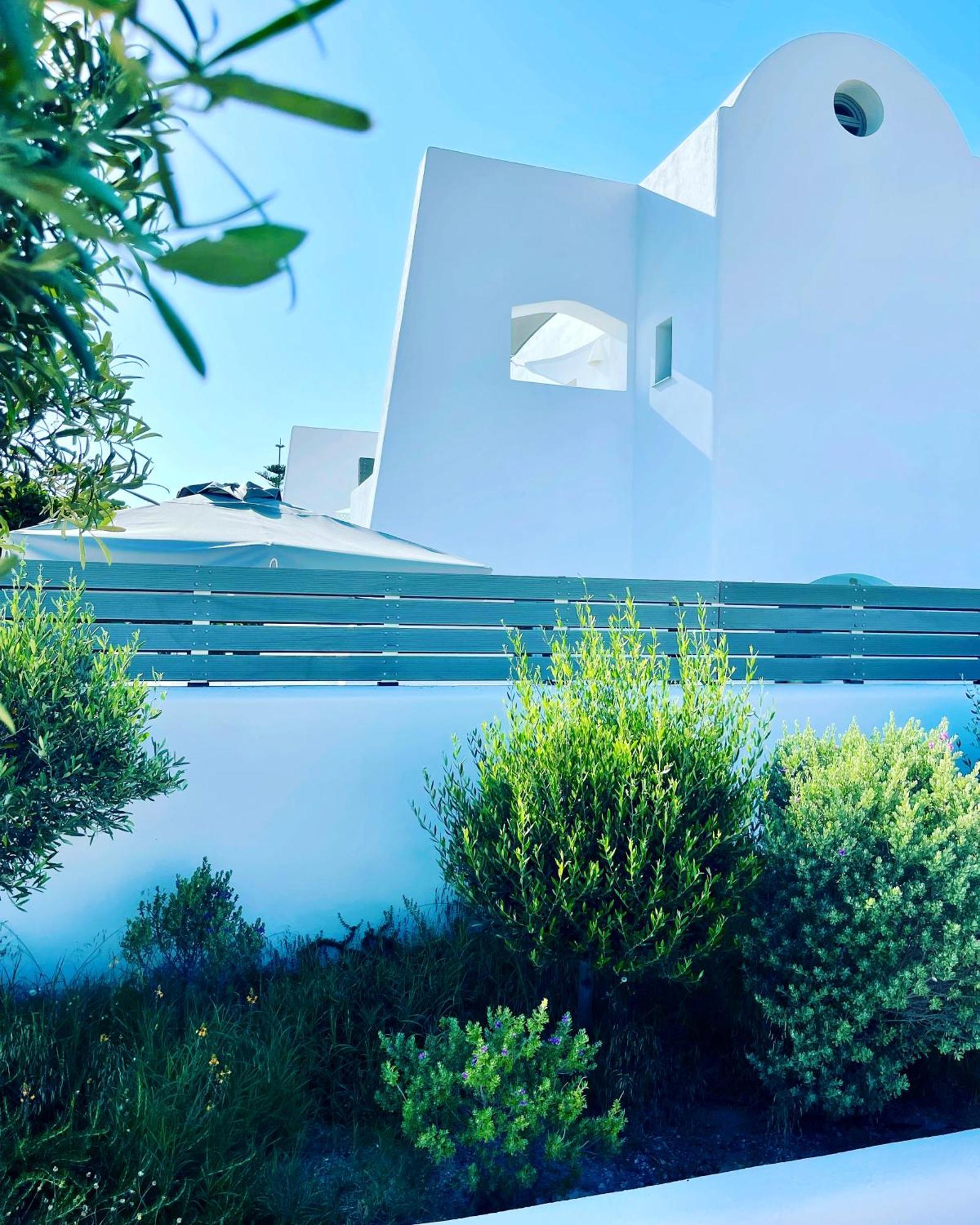 White Harmony Suites Мегалохори Экстерьер фото