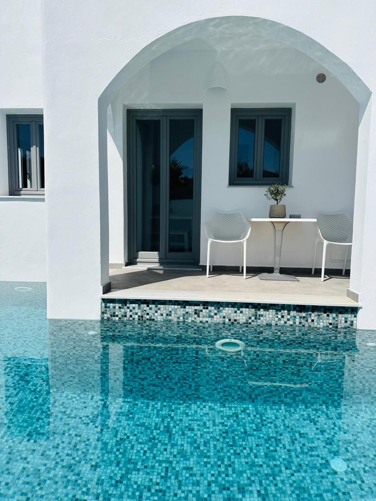 White Harmony Suites Мегалохори Экстерьер фото