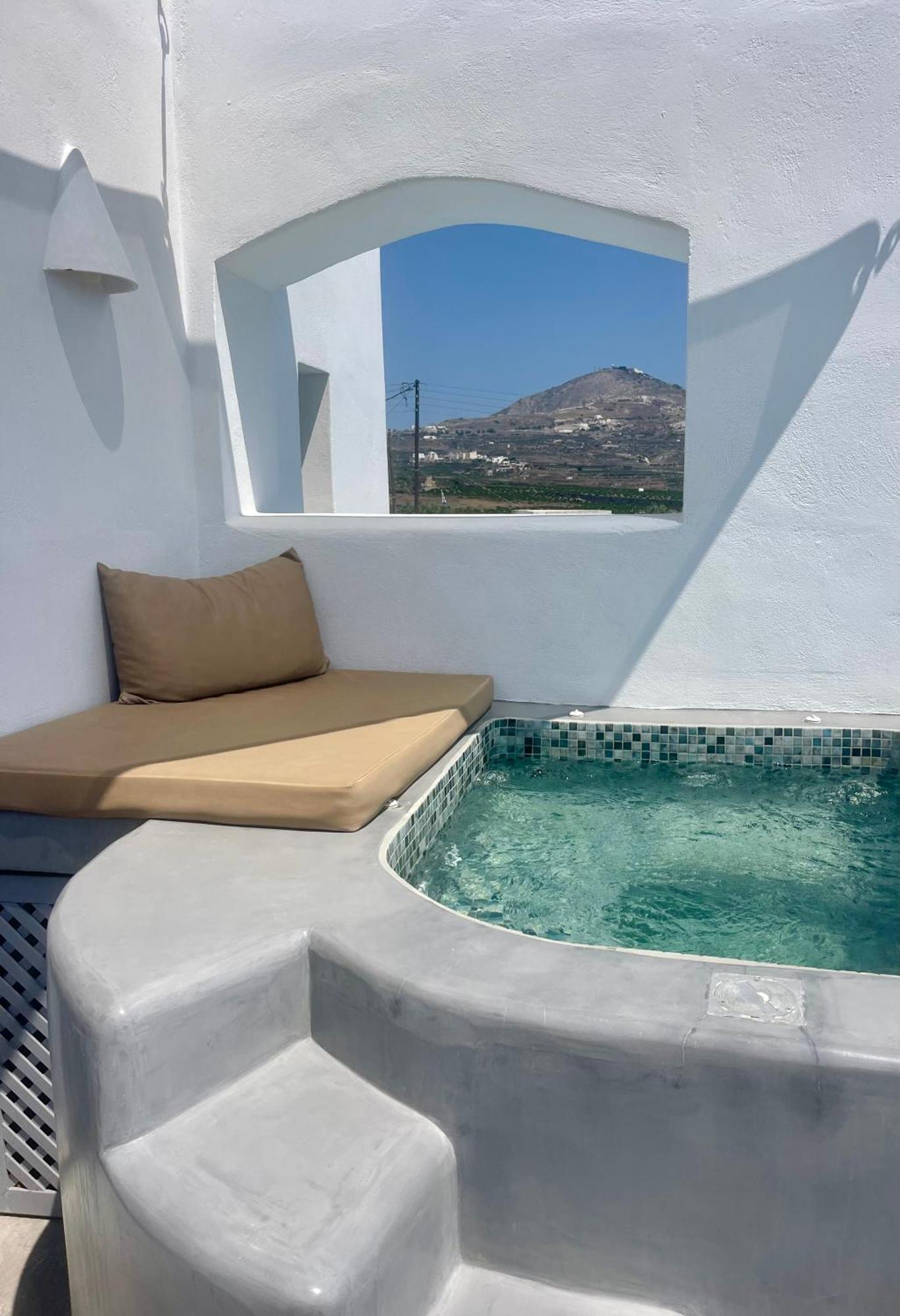 White Harmony Suites Мегалохори Экстерьер фото