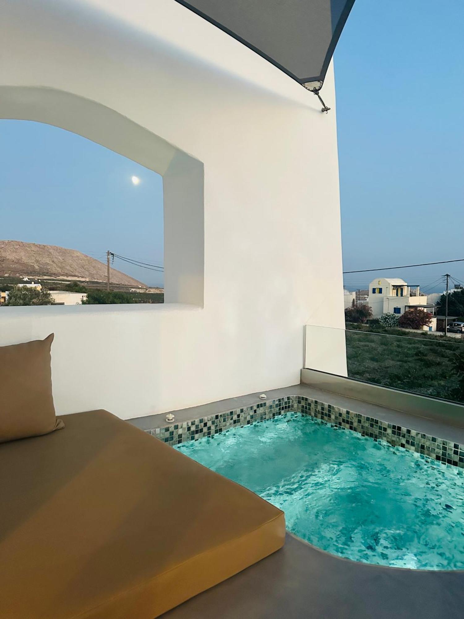 White Harmony Suites Мегалохори Экстерьер фото